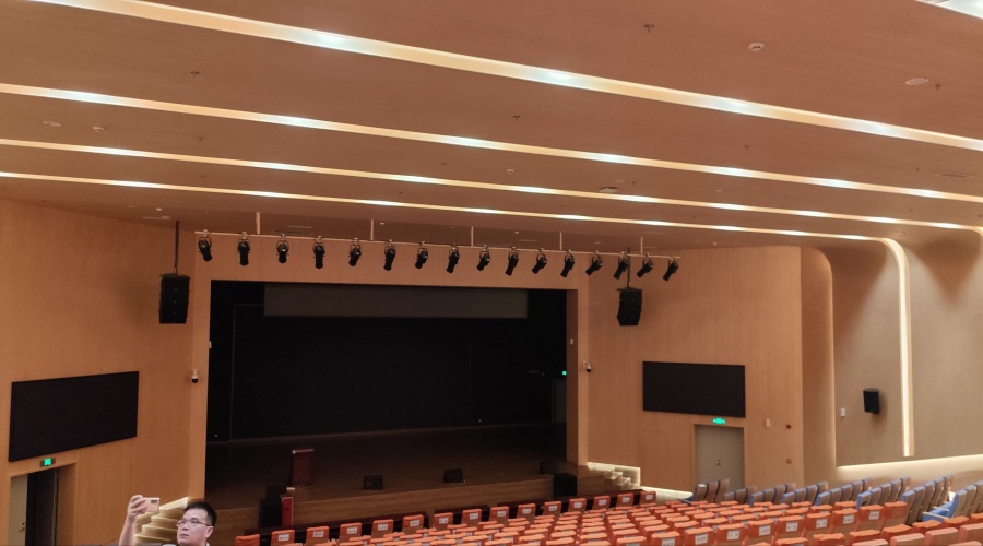 深圳坪山實驗學(xué)校GRG報告廳穿孔板工程案例 深圳坪山實驗學(xué)校GRG報告廳穿孔板工程案例